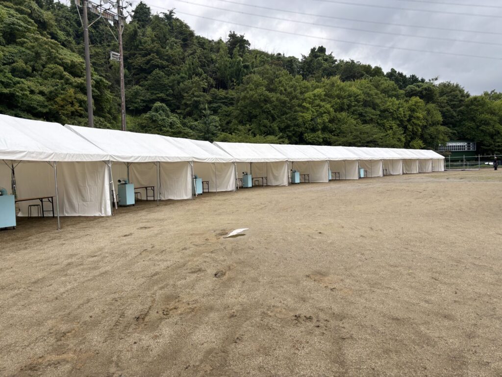 テント施工風景2