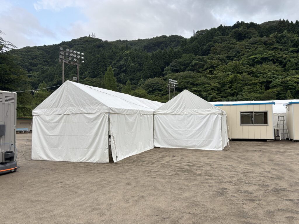 テント施工風景3