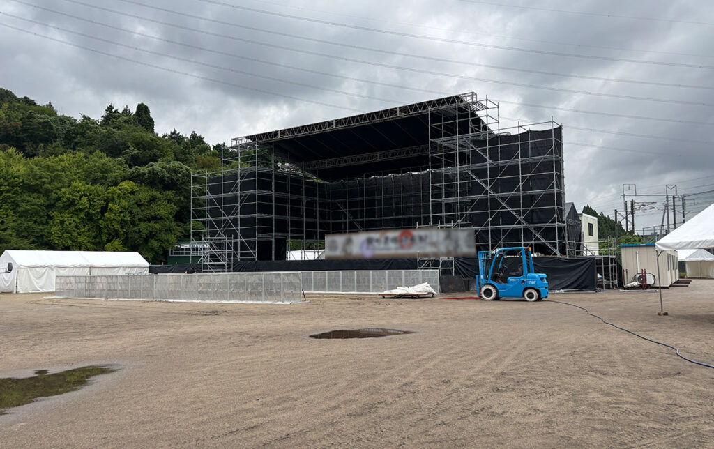 テント施工風景1